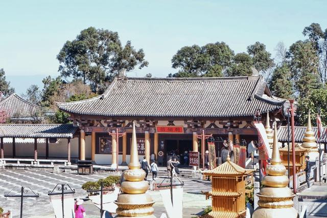 一座横跨三个县市的森林公园，寺庙成网红景点，天龙八部在此取景