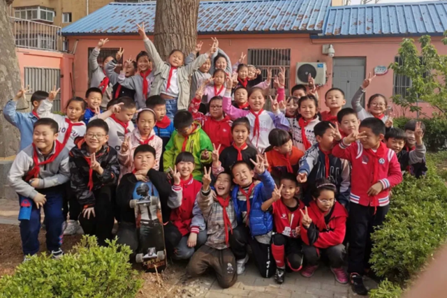 “海棠农场”春日种植忙！济南市经八路小学学生体验种植的快乐