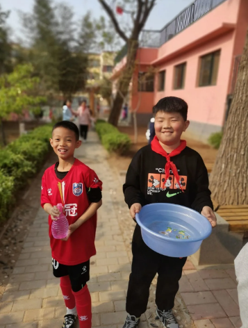 “海棠农场”春日种植忙！济南市经八路小学学生体验种植的快乐