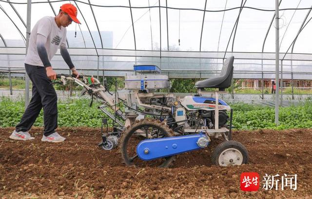 蔬菜播种移栽季到来，各式新型农机让人大开眼界